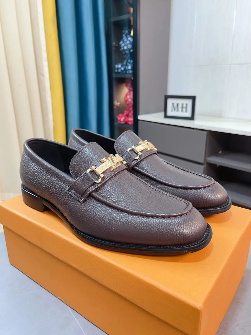Men's Men's Shoes 💰480🌹🌹Niuli [LV] Louis Vuitton's new open-edge pigskin shoes are the most popular classic. Synchronized with the official website, the upper adopts Italian imported upper embossing➕comfortable cowhide lining, fashionable atmosphere, unique brand and unique craftsmanship. Highlighting the hot style of the new year. Stop hesitating, stop wandering, get it now. Code number: 38--44